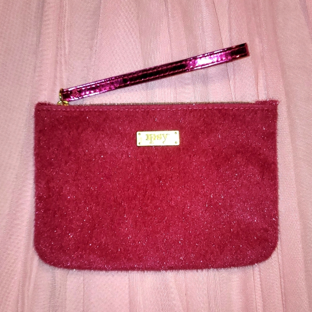 NEW Ipsy makeup bag; fucshia; faux-fur; wristlet; antique gold lining